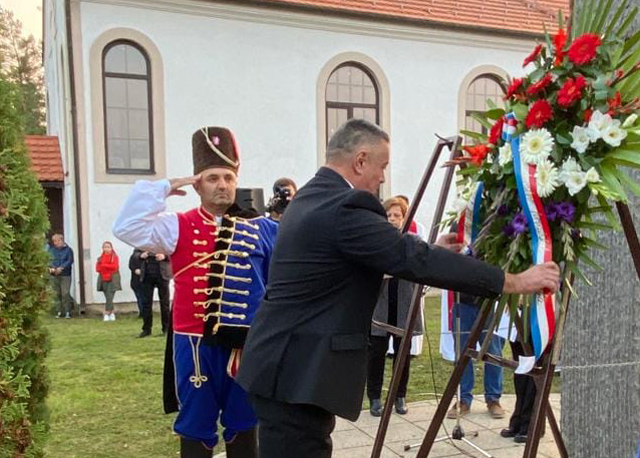 Odavanje počasti žrtvama Marka Ratkovića izaslanika ministra hrvatskih branitelja                                                                                                                                                                         